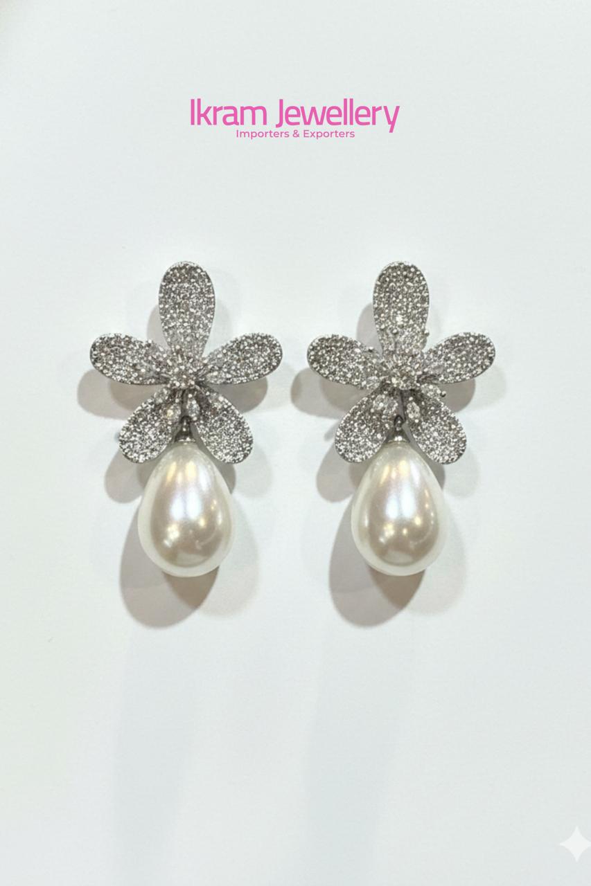 LILY EARRING