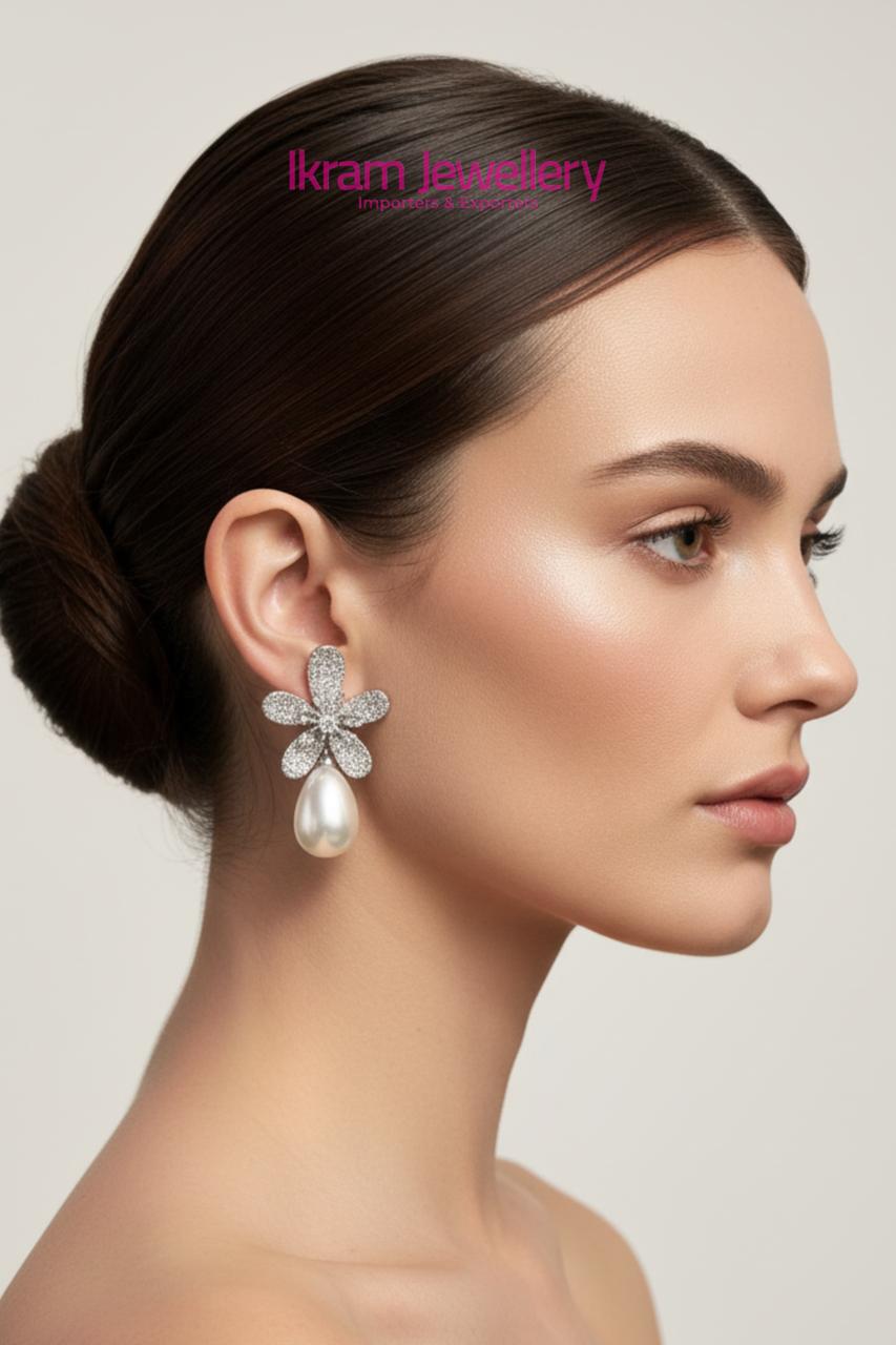 LILY EARRING