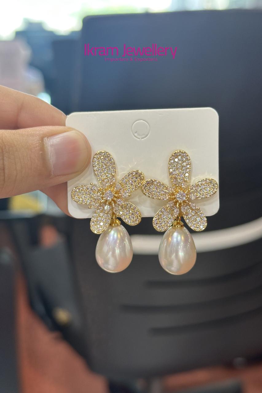 LILY EARRING