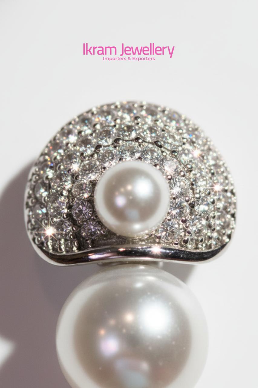 PEARLY EARRING